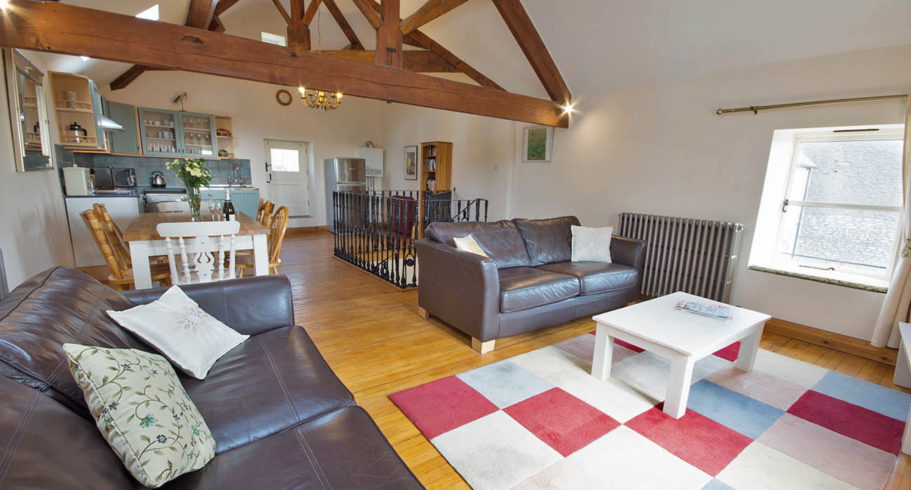 Robins Nest holiday cottage for 4 with 2 bedrooms, 2 bathrooms in Buxton, Derbyshire, UK with pool on Moor Grange Farm